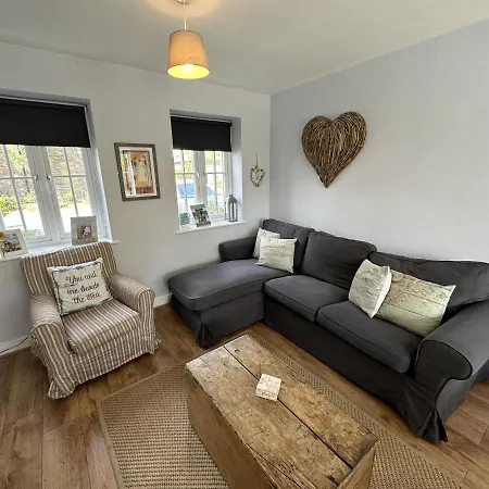 Shell - Part Of The The Bay Filey Village With Pool, Gym And Direct Access, Pub, Restaurant, Tennis And Meadows Walks Reighton