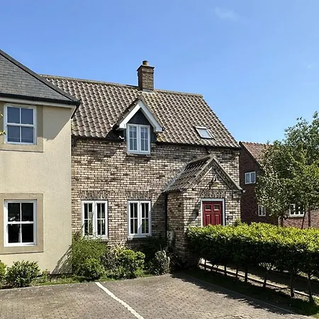 Shell - Part Of The The Bay Filey Village With Pool, Gym And Direct Access, Pub, Restaurant, Tennis And Meadows Walks *