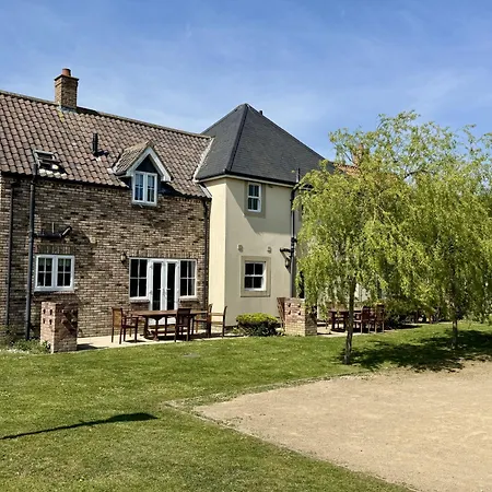 Shell - Part Of The The Bay Filey Village With Pool, Gym And Direct Access, Pub, Restaurant, Tennis And Meadows Walks